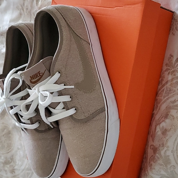 Mens casual nike - Picture 2 of 3